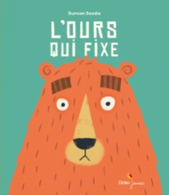 l'ours qui fixe